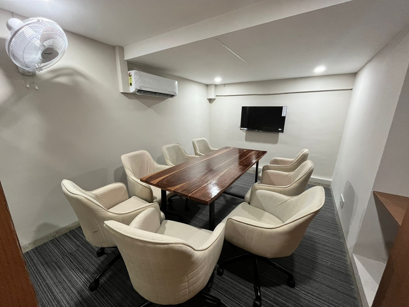 7/12 Meeting Cafe Workspace