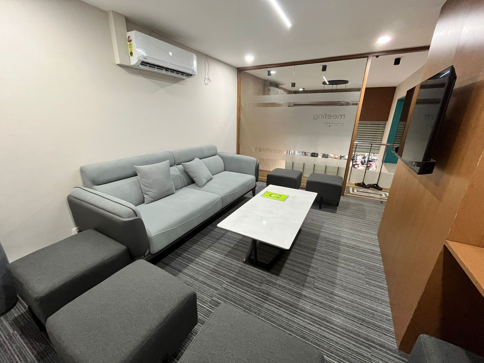 7/12 Meeting Cafe Interior