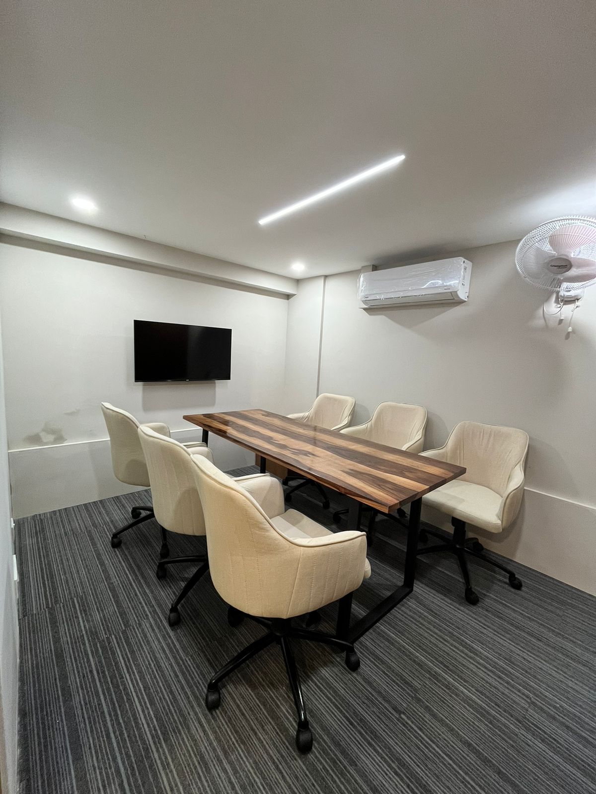 7/12 Meeting Cafe Interior